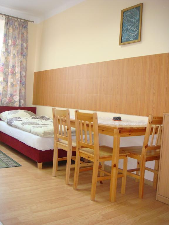 Hostel Omega Ряшів Екстер'єр фото